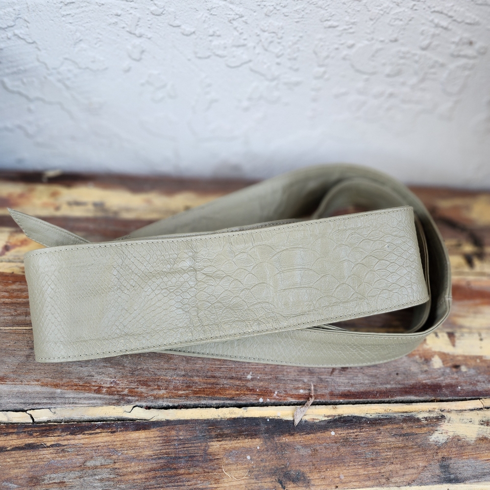 Elegant Men's Leather Belt in Cream